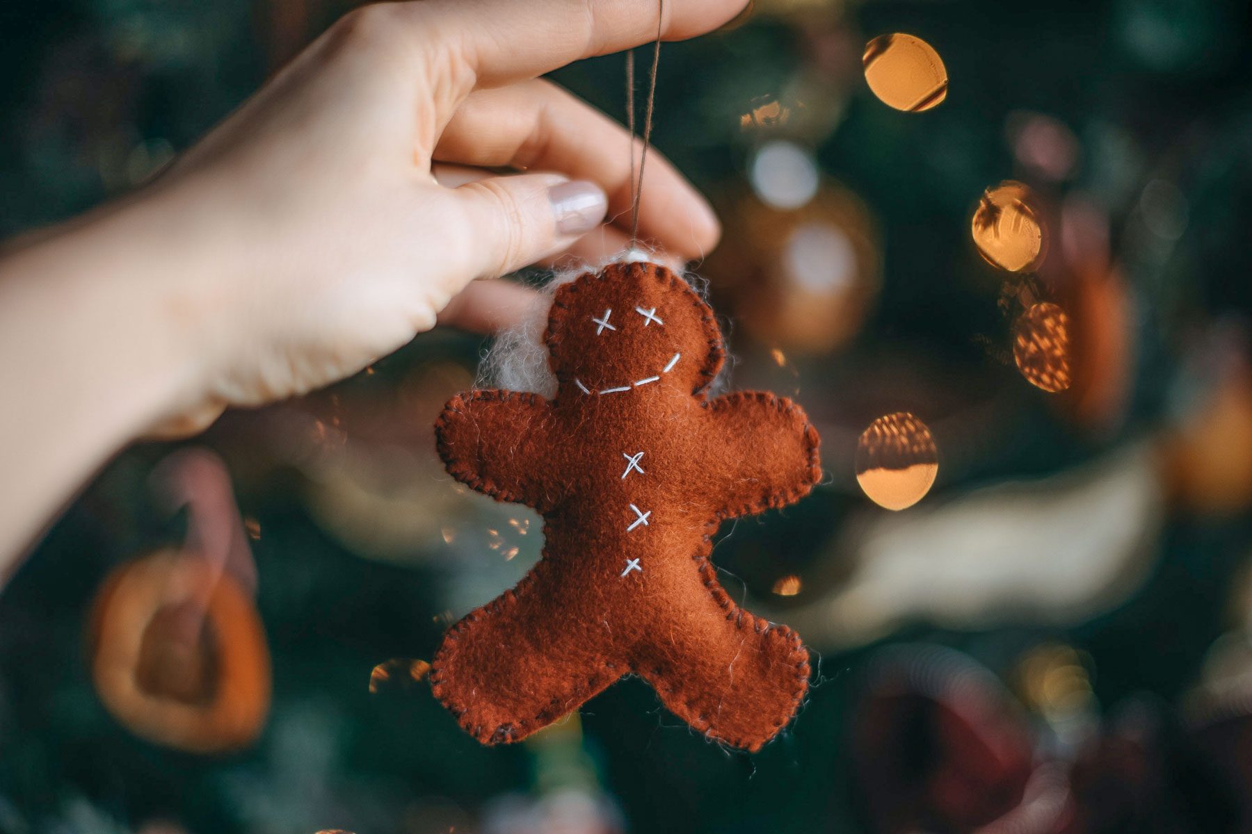 5 Christmas Decoration Ideas From The 1970s Gettyimages 1272172550