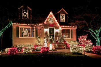 How Much Electricity Will My Holiday Decorations Use Cost Gettyimages 159248116