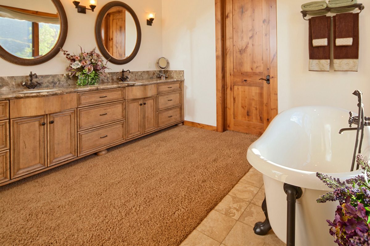 empty bathroom with carpeted floor