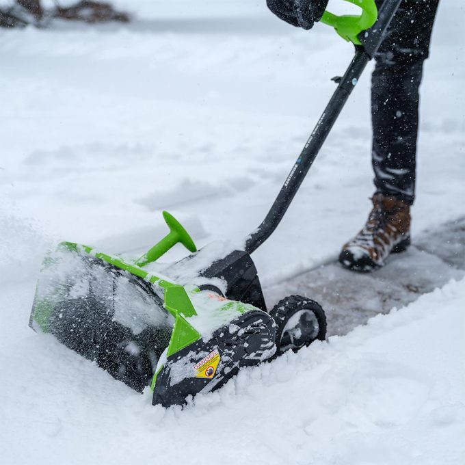 Earthwise Sn74016 40 Volt Cordless Electric Snow Shovel