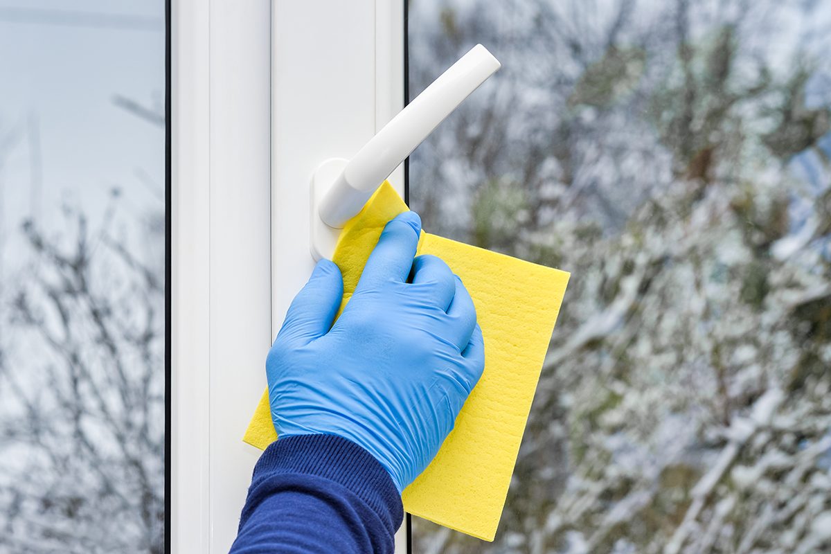 How To Clean Dual Pane Glass Gettyimages 1371232421